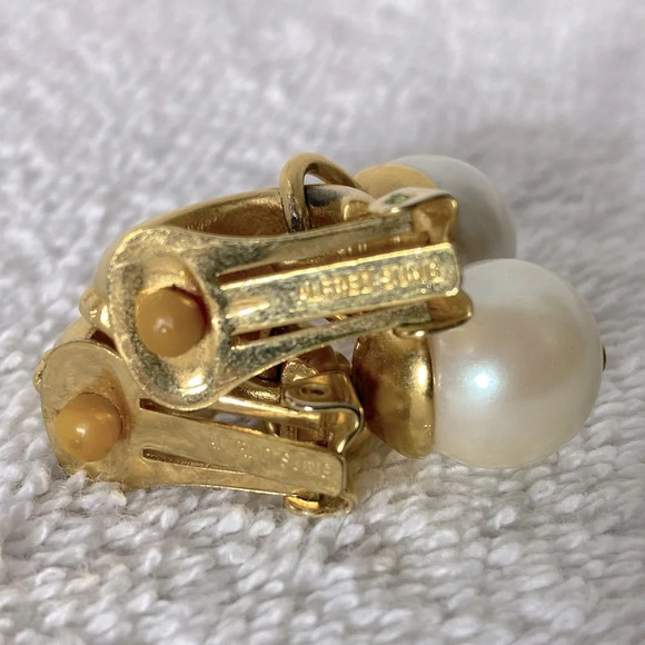 Vintage Gold Tone W Faux Pearls Clip On Earrings - Picture 4 of 9
